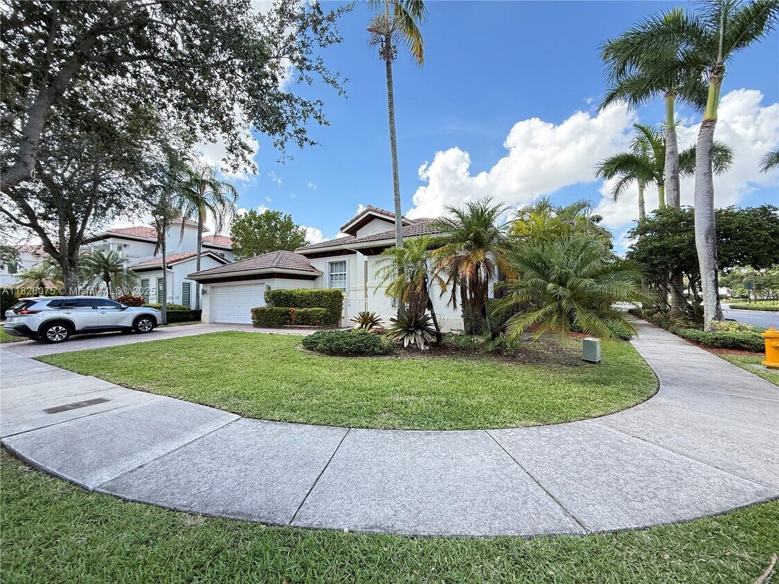 Primary Photo - 11339 NW 71st St