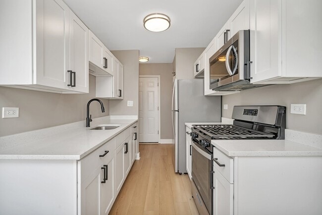 Building Photo - 18 N Parkside Ave