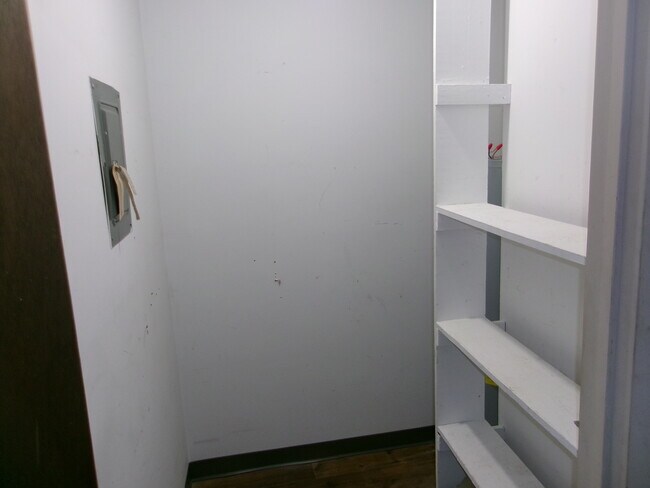 Foto del edificio - 204 N Warren St