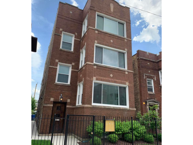 Building Photo - 2439 W Foster Ave