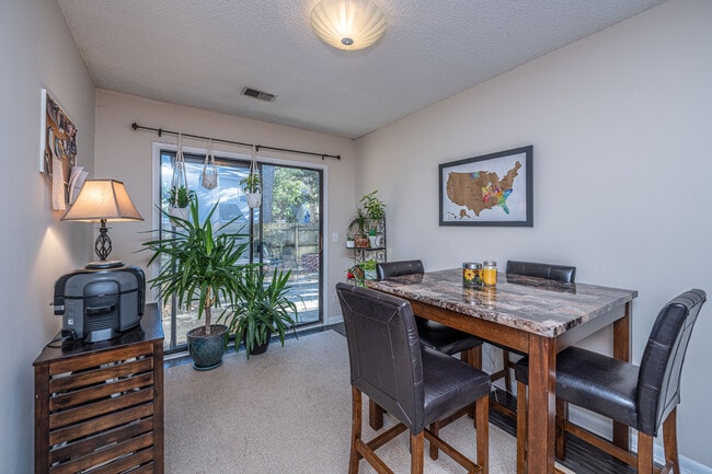 Dining area w access to large backyard - 1224 Meadow Park Ln