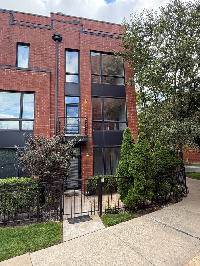 Building Photo - 2864 N River Walk Dr