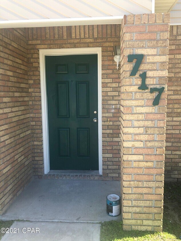 Foto principal - 717 S Hwy 22 A
