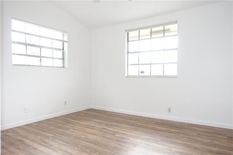 Foto del edificio - 8201 Fairway Rd