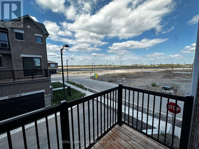 Photo du bâtiment - 1259 Lily Cres