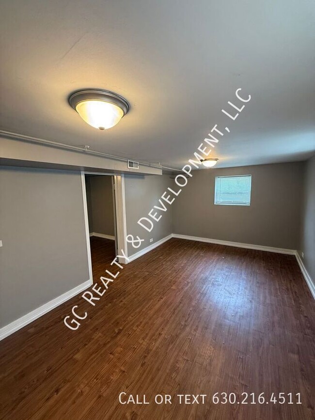 Building Photo - 9232 S Anthony Ave