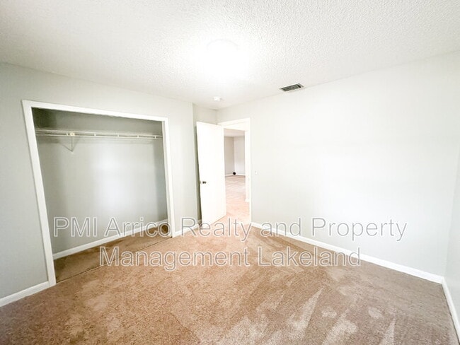 Building Photo - 585 N Scenic Hwy