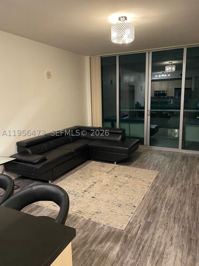 Foto del edificio - 1111 SW 1st St