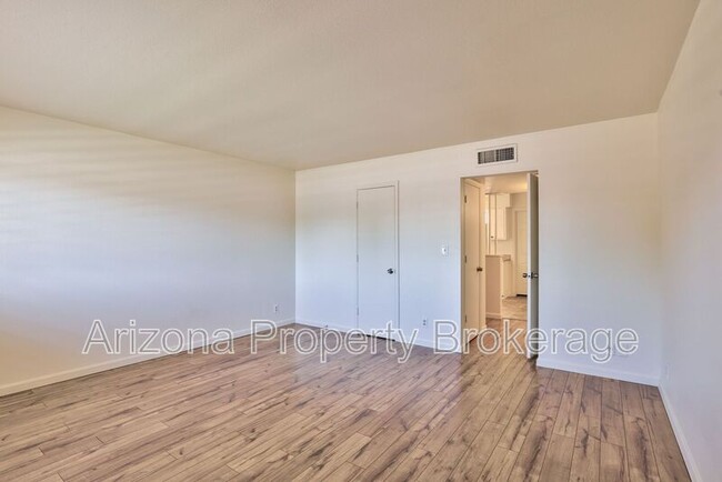 Foto del edificio - 3934 E Piccadilly Rd