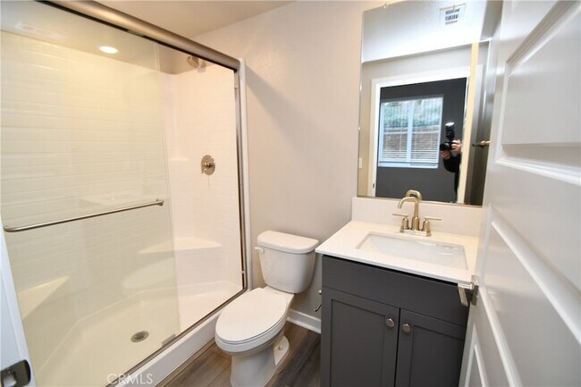 Foto del edificio - 1487 Skyline Ln