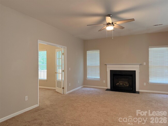 Building Photo - 7800 Antique Cir