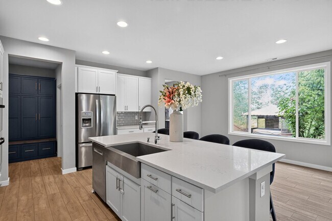 Foto del edificio - 5663-5613 13th St Ct NE
