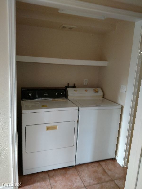 Building Photo - 2 br, 1 bath Apartment - 8026 North Wy SW