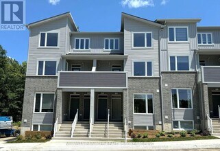 Building Photo - 990 Deveron Crescent
