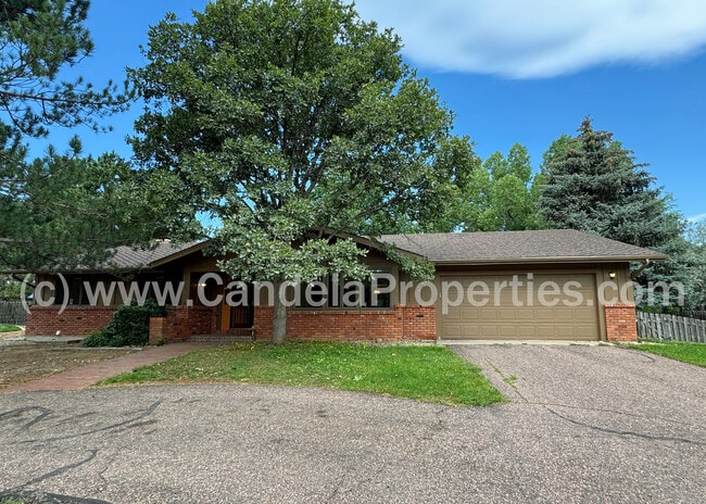 Building Photo - 2970 Shoreham Cir