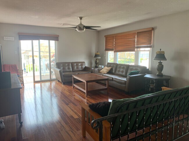 Foto del edificio - 5403 Edgewater Ave