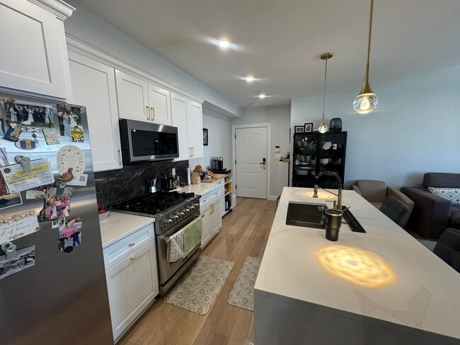 Building Photo - 137 Falcon St