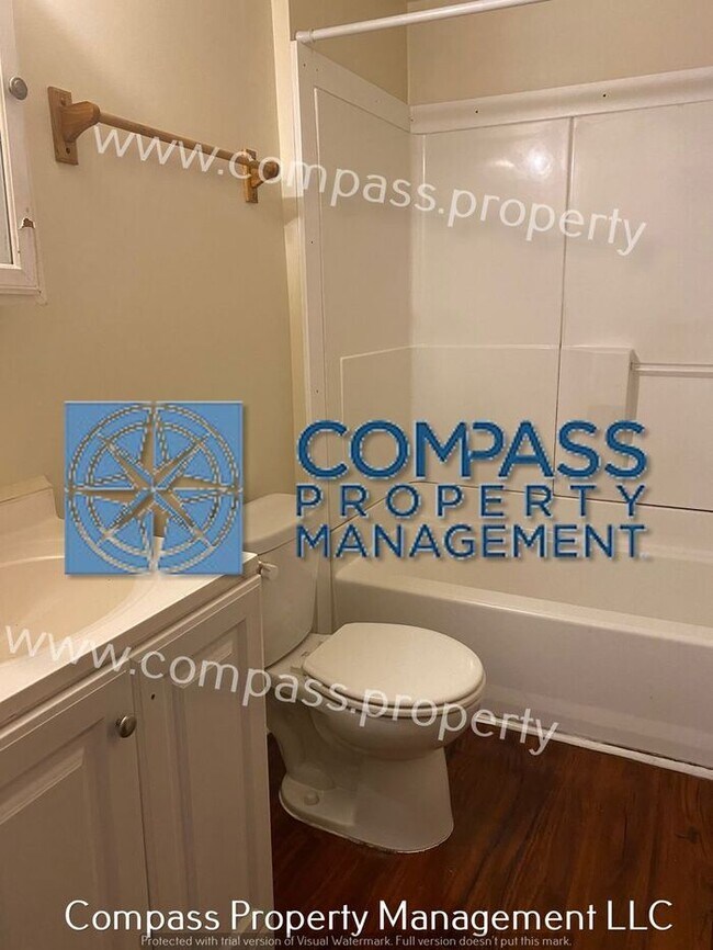 Foto del edificio - $1195 - 3 Bed, 1 Bath 2nd Floor Apartment ...