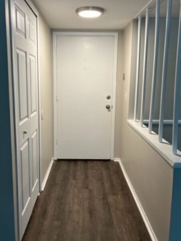 Primary Photo - Charming, remodeled 2 bedroom/1 bath near ...