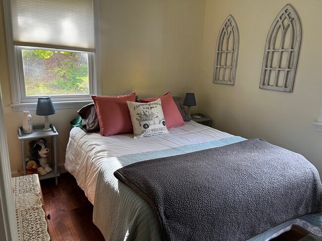 Spare Bedroom/Laundry Hook-up - 9 Dingley Spring Rd