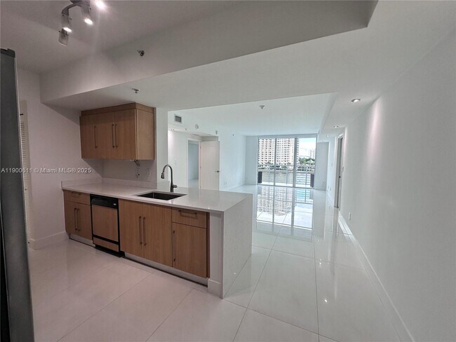 Foto del edificio - 335 S Biscayne Blvd