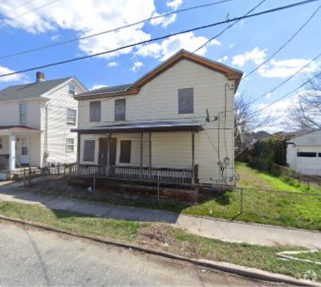 Building Photo - 309 W McNeal St