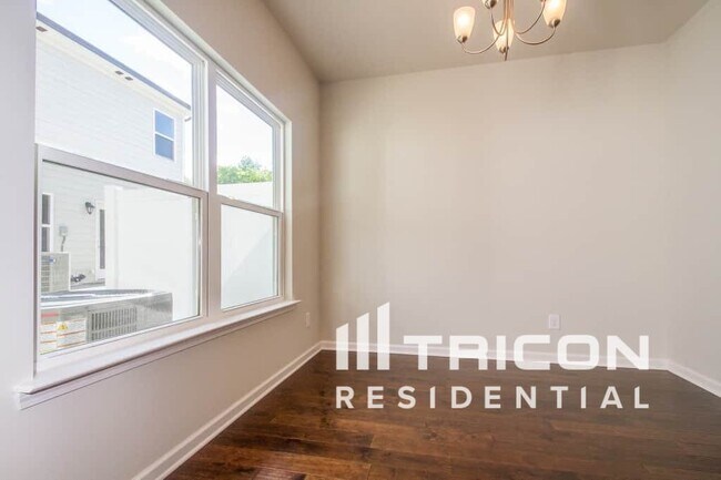 Foto del edificio - 406 Riverwood Ct