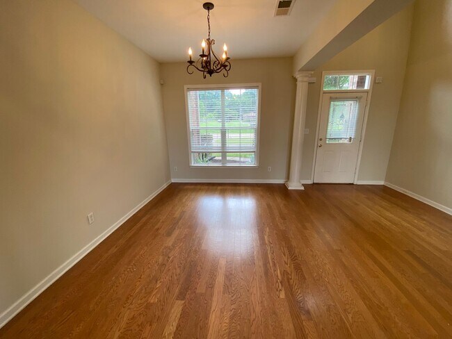 Building Photo - LARGE AND SPACIOUS HOME IN BARTLETT/ARLINGTON