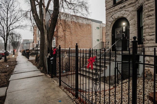 Building Photo - 4837 S St Lawrence Ave