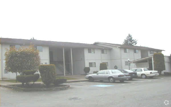 Primary Photo - Auburn Manor Apartments