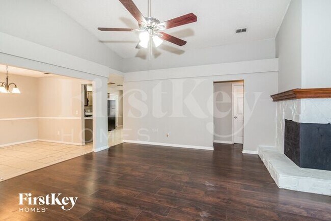 Foto del edificio - 8450 Sugartree Dr