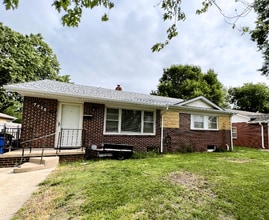 Building Photo - 7720 E Clay St