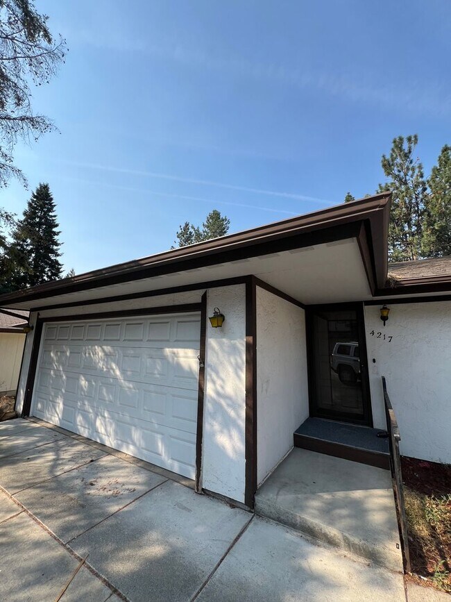 Building Photo - 4217-4219 W. Indian Trail Rd
