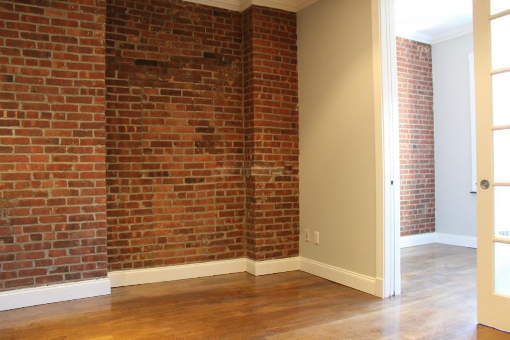 Foto principal - 724 10th Ave