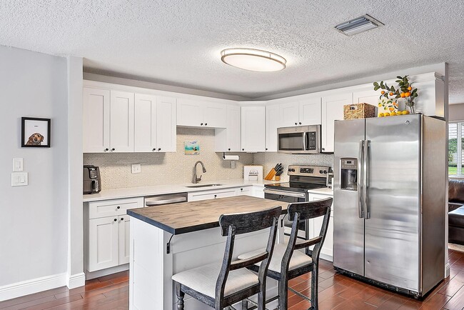 Building Photo - 3931 Flag Dr