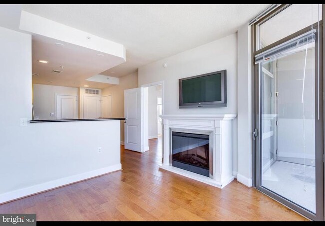Building Photo - 3600 S Glebe Rd