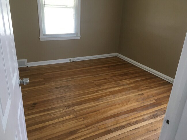 Foto del edificio - 3 Bedroom Bungalow, Move-In Ready. Sec. 8 OK