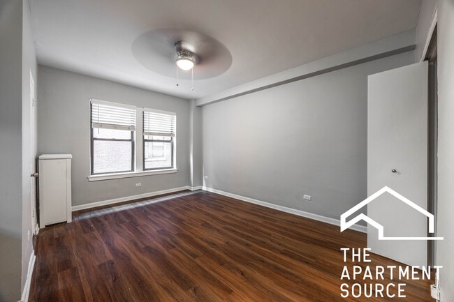 Building Photo - 1140 N La Salle Dr