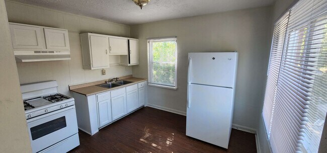 Foto del edificio - 2706 Oxford Ave