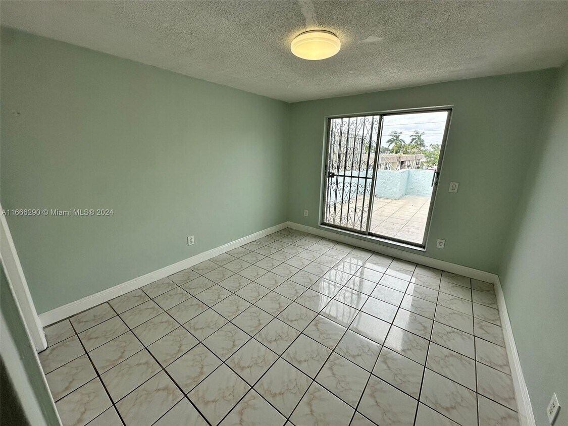 Primary Photo - 4370 NW 11th St