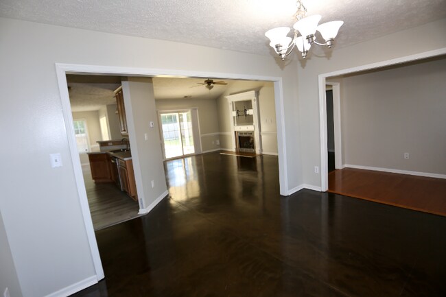 Foto del edificio - 8245 Frenchorn Ln