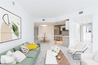 Building Photo - 1300 Brickell Bay Dr