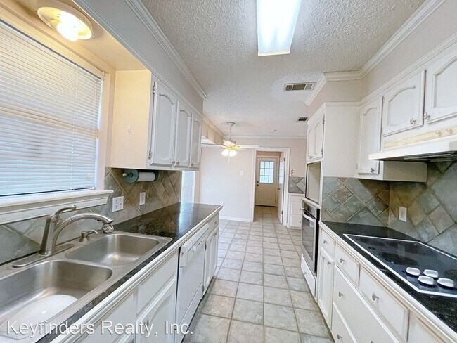 Foto del edificio - 3 br, 2 bath House - 1633 Brookhollow Dr.