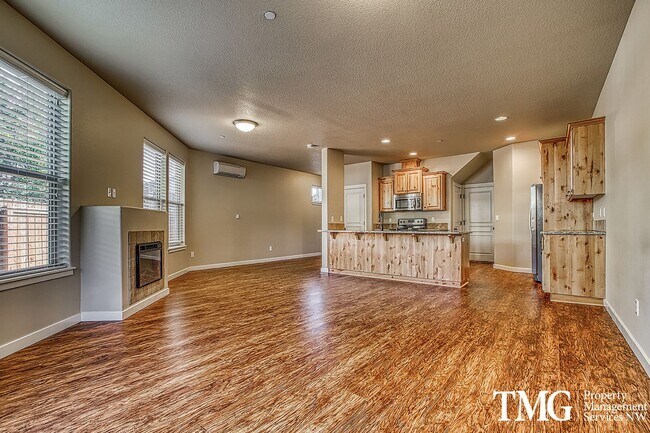 Foto del edificio - Contemporary 3 Bed 2.5 Bath Style Home in ...