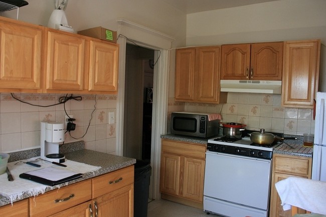 Kitchen - Franklyn Apartments