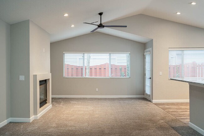open living - 746 Hilltop Ln
