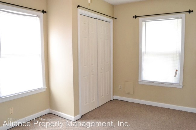Building Photo - 905 Bluemont Ave