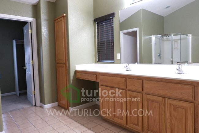 Building Photo - 3910 Mira Sol Dr