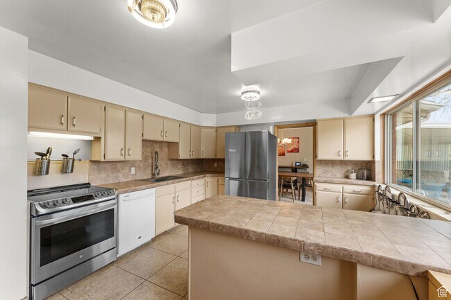 Building Photo - 1350 36th St