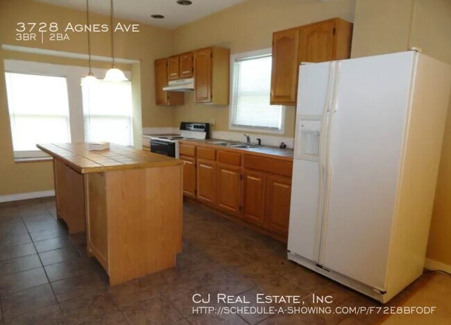 Foto del edificio - 3728 Agnes Ave
